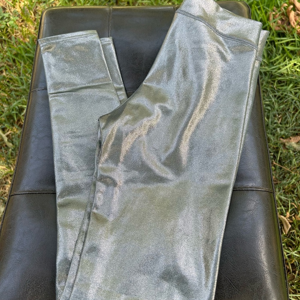 Motion wear leggings